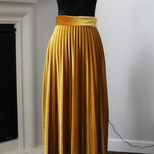 SHEIN Pre-loved Skirt Slightly Used good for vacation, work, or any formal event